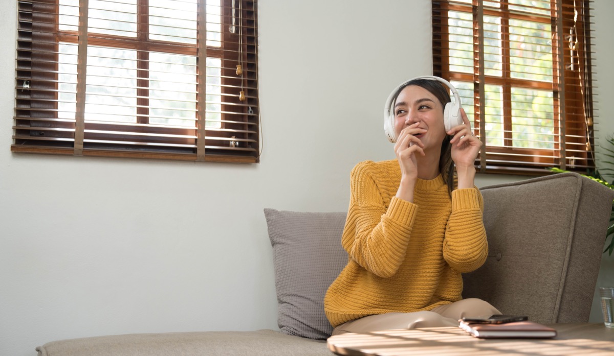 Receiving personalized recommendations by phone during a free consultation at ZipHealthy